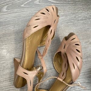 Seychelles taupe T strap Low Heel 8.5 gone tomorrow